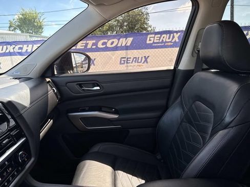 Used 2023 Nissan Pathfinder Platinum w/ Cargo Package AWD/4WD image 28