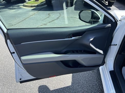 Used 2022 Toyota Camry LE FWD image 14