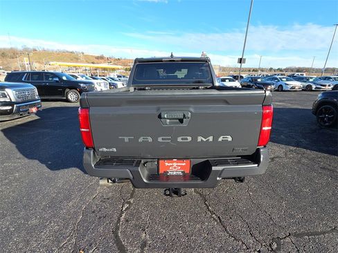 Used 2024 Toyota Tacoma TRD Sport image 7