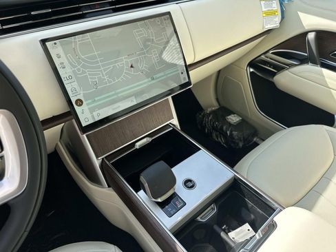 New 2026 Land Rover Range Rover SE AWD/4WD image 14