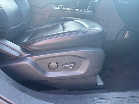 Used 2019 Ford Explorer XLT w/ Equipment Group 202A AWD/4WD image 18