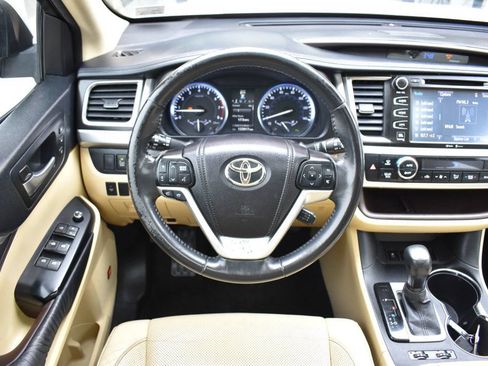 Used 2015 Toyota Highlander Limited FWD image 29