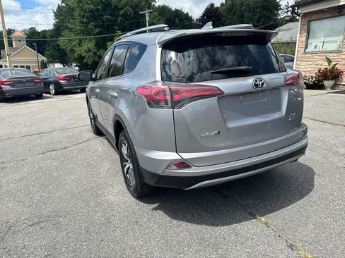Used 2018 Toyota RAV4 XLE AWD/4WD image 12