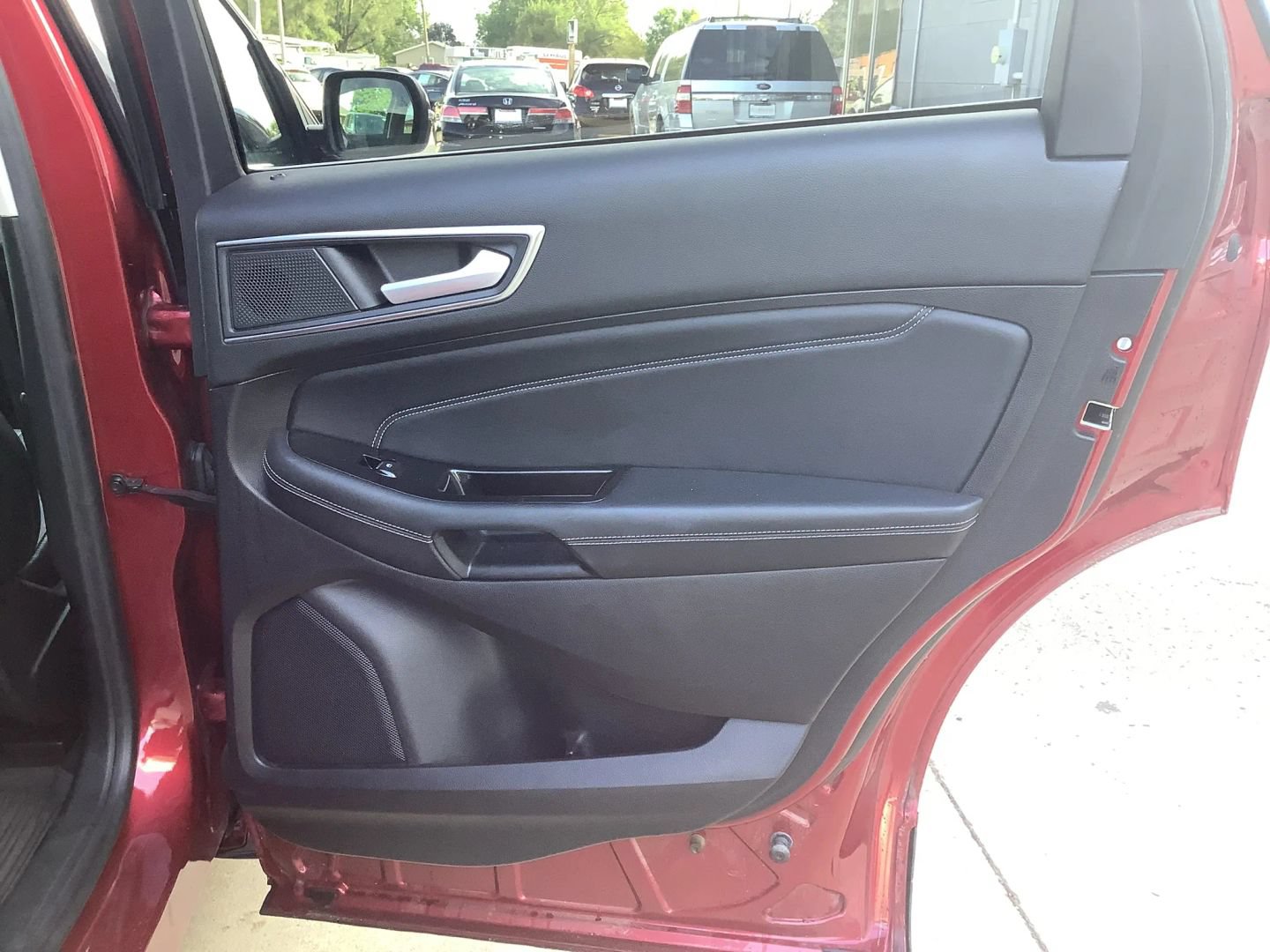 Used 2019 Ford Edge Titanium w/ Equipment Group 301A AWD/4WD image 15