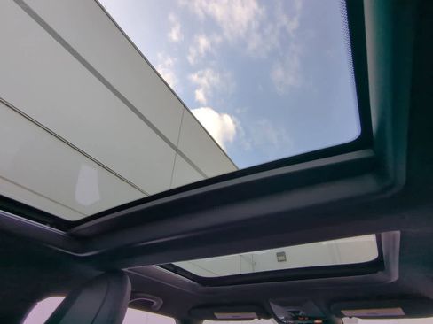 Used 2025 MINI Cooper 2-Door Hardtop image 22