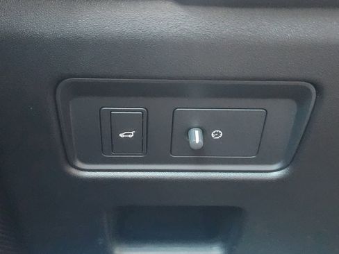 New 2025 Land Rover Discovery Dynamic SE image 21