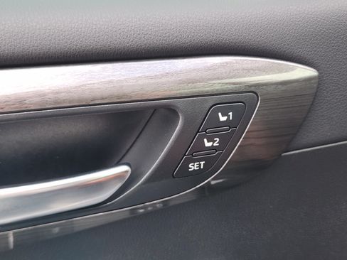 Used 2024 Toyota Highlander Platinum FWD image 22