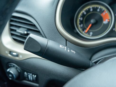 Used 2017 Jeep Cherokee Latitude w/ Cold Weather Group image 24