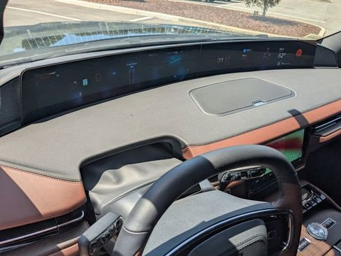 New 2026 Lincoln Navigator Reserve AWD/4WD image 17