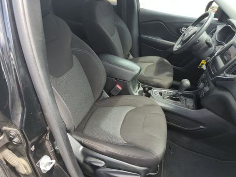 Used 2020 Jeep Cherokee Latitude FWD image 33