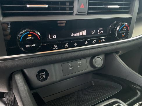 Used 2025 Nissan Rogue SV FWD image 25