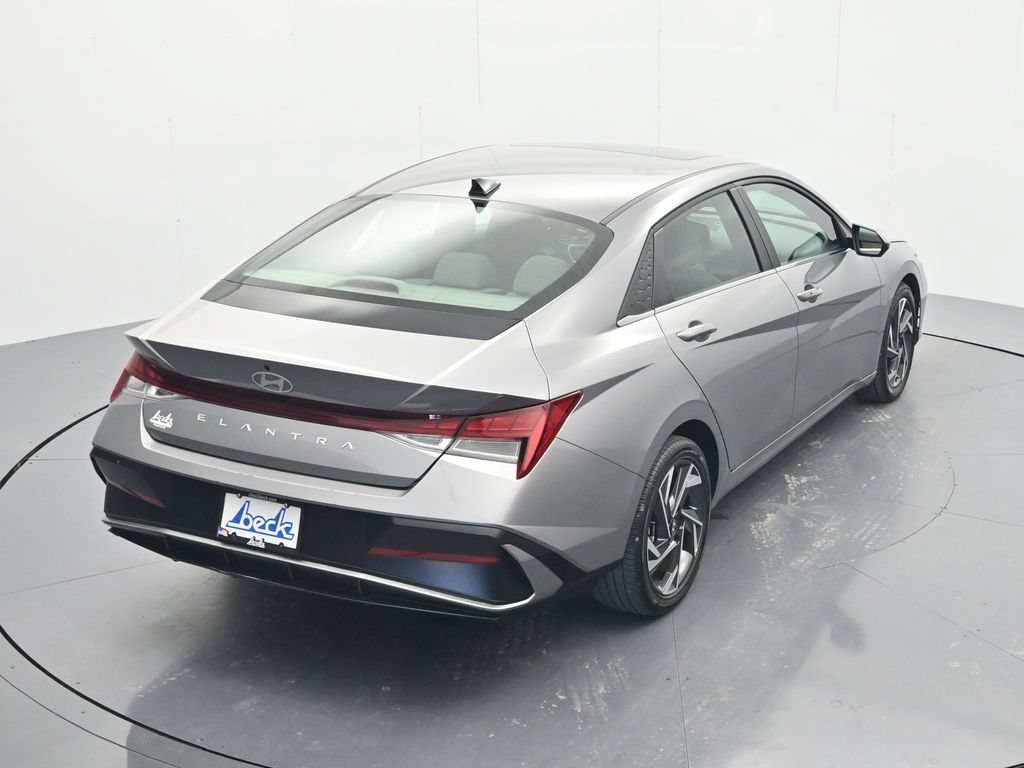 Used 2025 Hyundai Elantra SEL FWD image 33