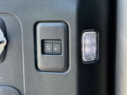 Used 2023 Land Rover Defender 110 X AWD/4WD image 46