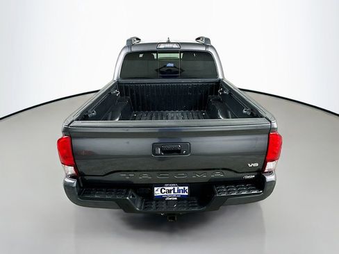 Used 2018 Toyota Tacoma TRD Sport image 29