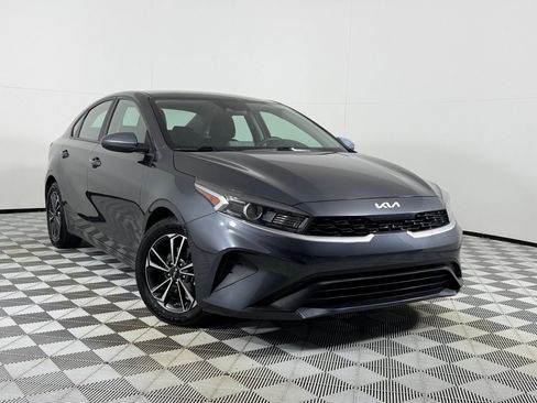 Used 2024 Kia Forte LXS FWD image 2