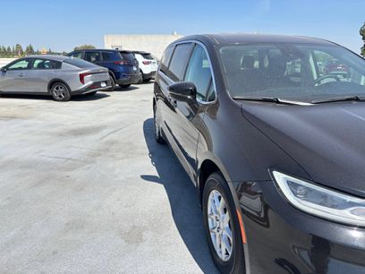 Used 2024 Chrysler Pacifica Touring-L
