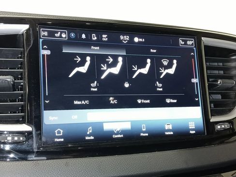 Used 2024 Chrysler Pacifica Touring-L FWD image 25