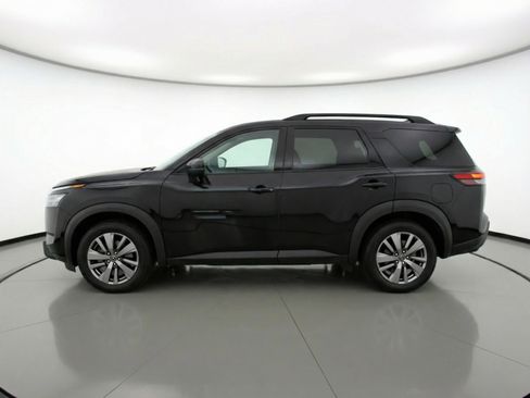 Used 2025 Nissan Pathfinder SV image 5
