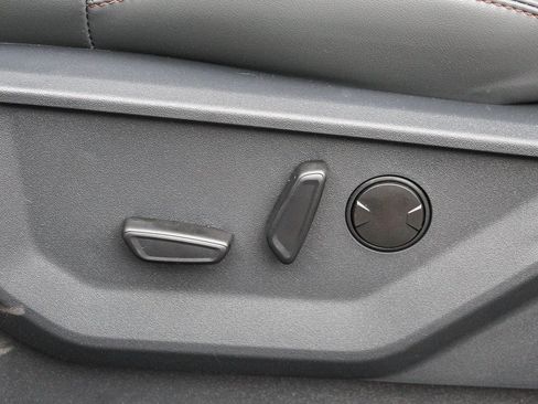 New 2025 Ford Expedition Active image 23