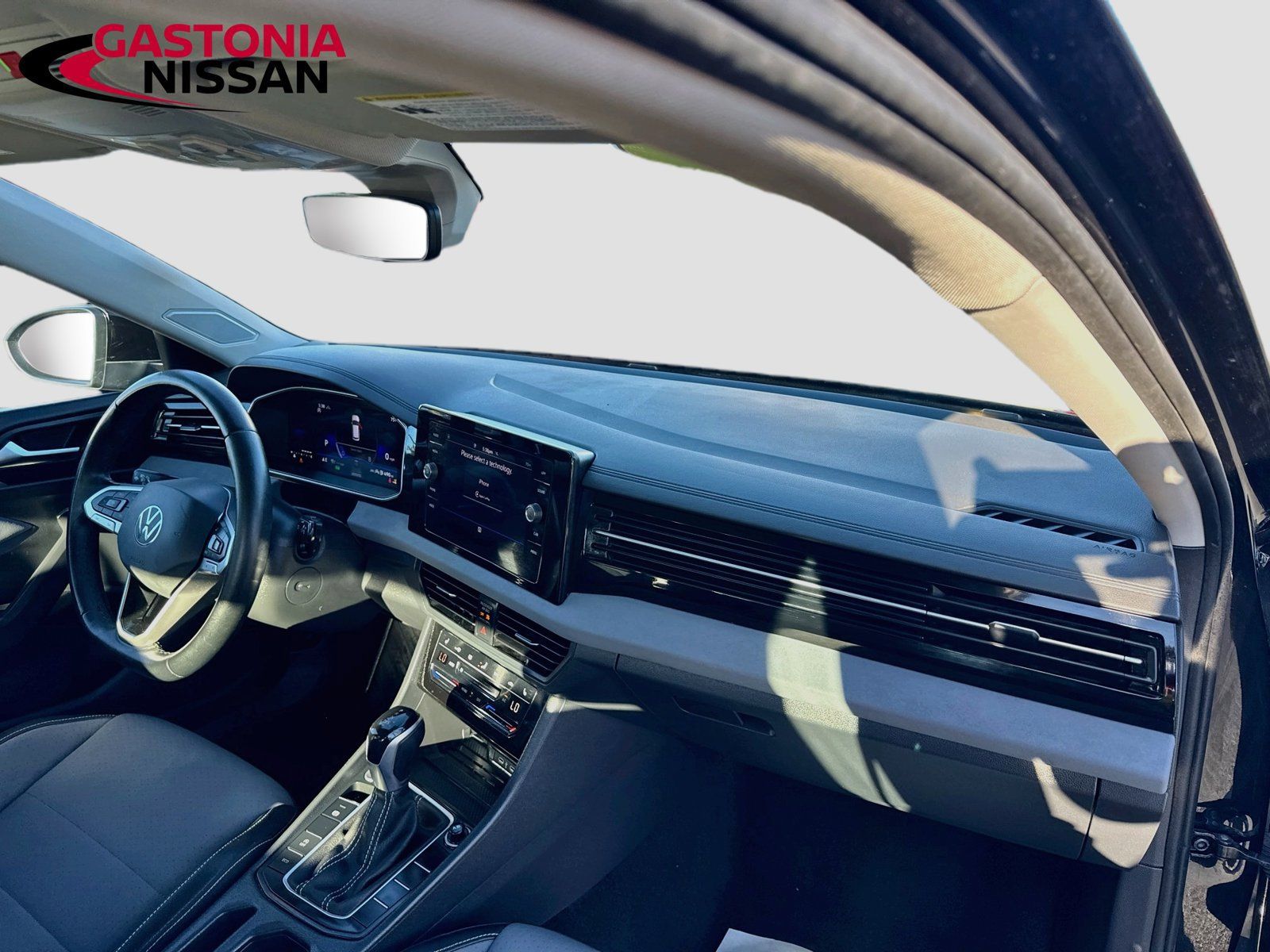 Used 2025 Volkswagen Jetta SE FWD image 37
