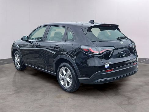 Certified 2023 Honda HR-V LX image 6
