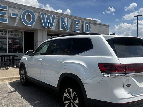 Used 2024 Volkswagen Atlas SE FWD image 3