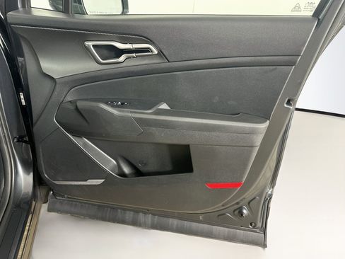 Used 2025 Kia Sportage LX AWD/4WD image 31