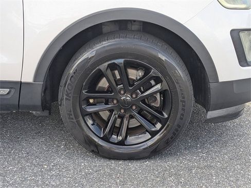 Used 2016 Ford Explorer XLT w/ Equipment Group 202A image 11