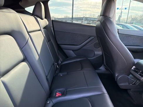 Used 2021 Tesla Model Y Long Range image 13