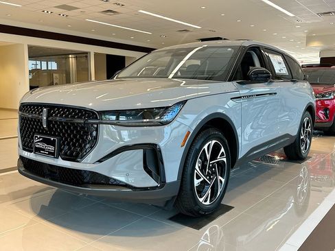 Used 2026 Lincoln Nautilus Premier w/ Equipment Group 102A image 2