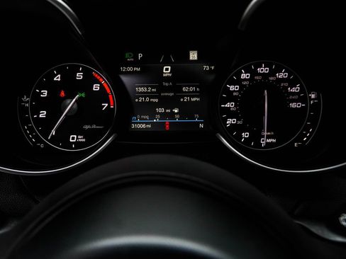 Used 2023 Alfa Romeo Giulia Veloce RWD image 35