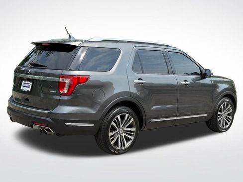 Used 2018 Ford Explorer Platinum AWD/4WD image 3