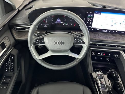 Used 2025 Audi Q5 Premium w/ Convenience Package image 13