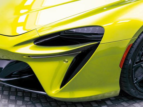 Used 2025 McLaren Artura Spider image 43