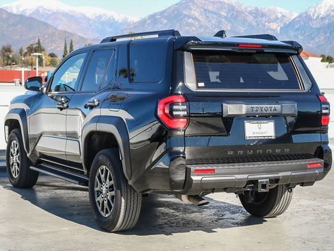 Used 2025 Toyota 4Runner SR5 image 9