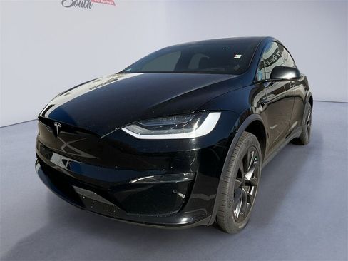 Used 2023 Tesla Model X image 1