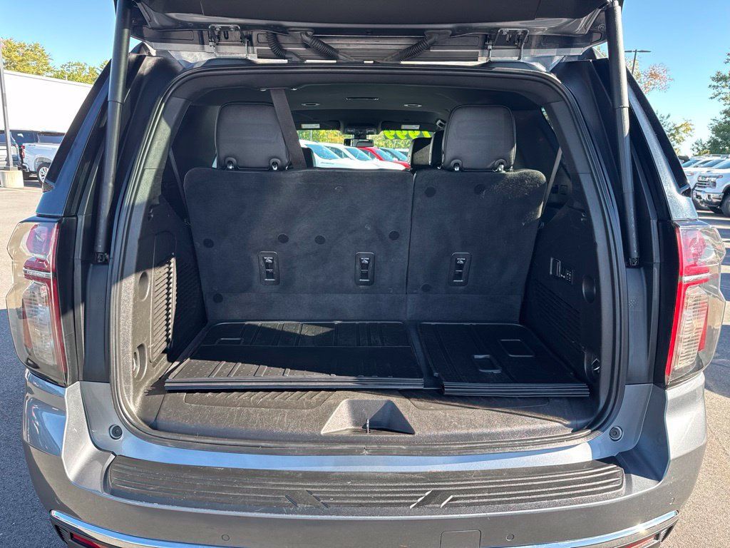 Used 2022 Chevrolet Tahoe LT w/ Luxury Package AWD/4WD image 5