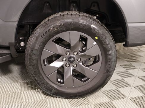 Used 2025 Ford F150 Lightning Flash image 18