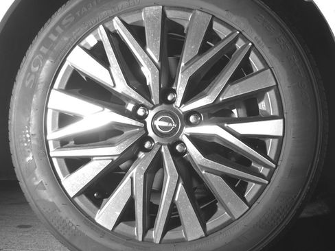 Used 2025 Nissan Altima 2.5 SV FWD image 13