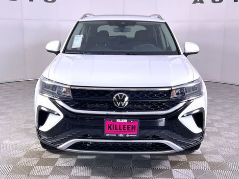 Used 2024 Volkswagen Taos SE image 2