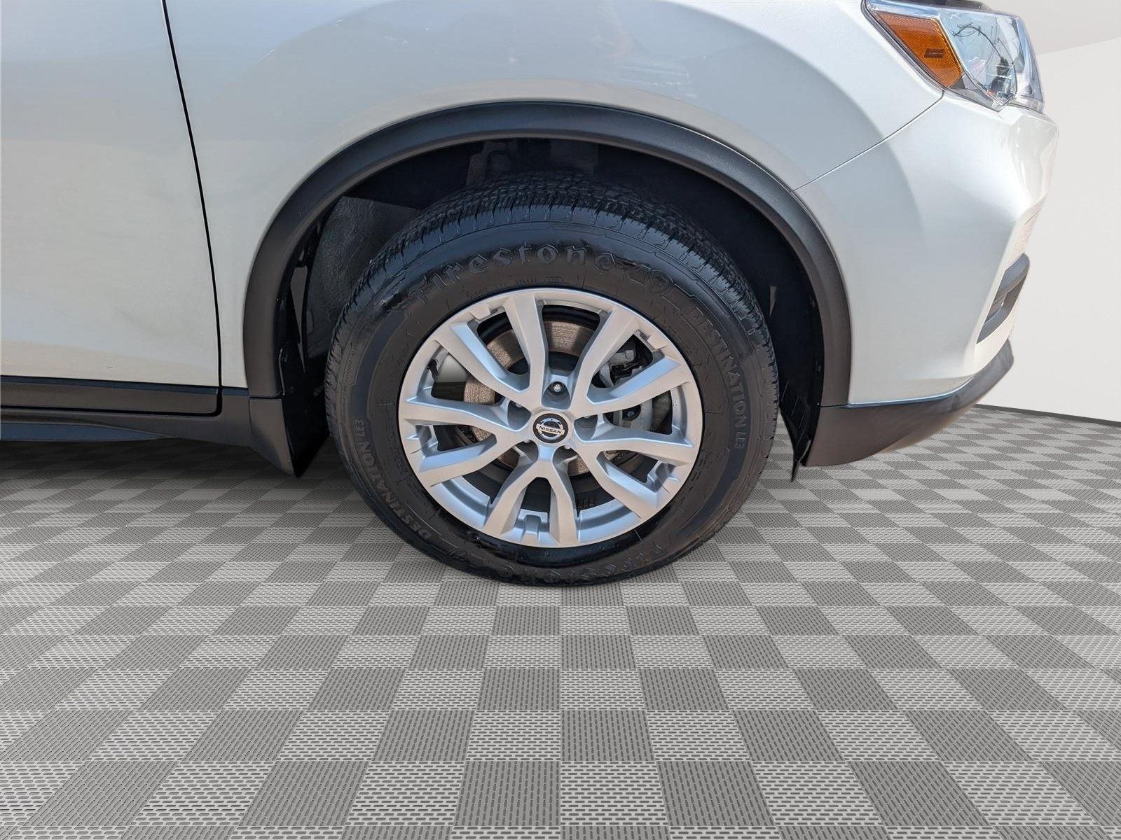 Used 2018 Nissan Rogue SV AWD/4WD image 9