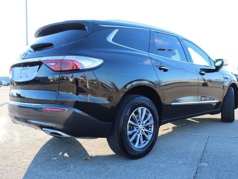 Used 2023 Buick Enclave Essence image 4