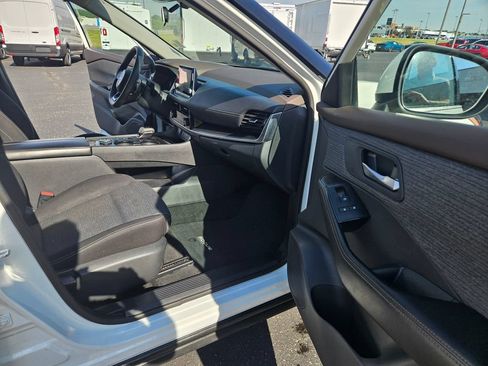 Used 2021 Nissan Rogue SV AWD/4WD image 30