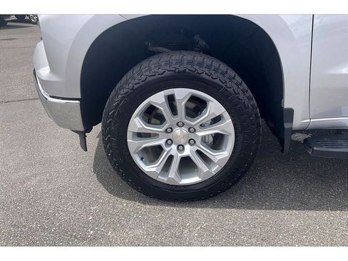 Used 2022 Chevrolet Silverado 1500 LTZ w/ Technology Package AWD/4WD image 9