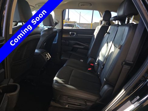 Used 2024 Kia Sorento S image 12