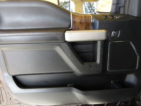 Used 2019 Ford F150 Lariat image 10