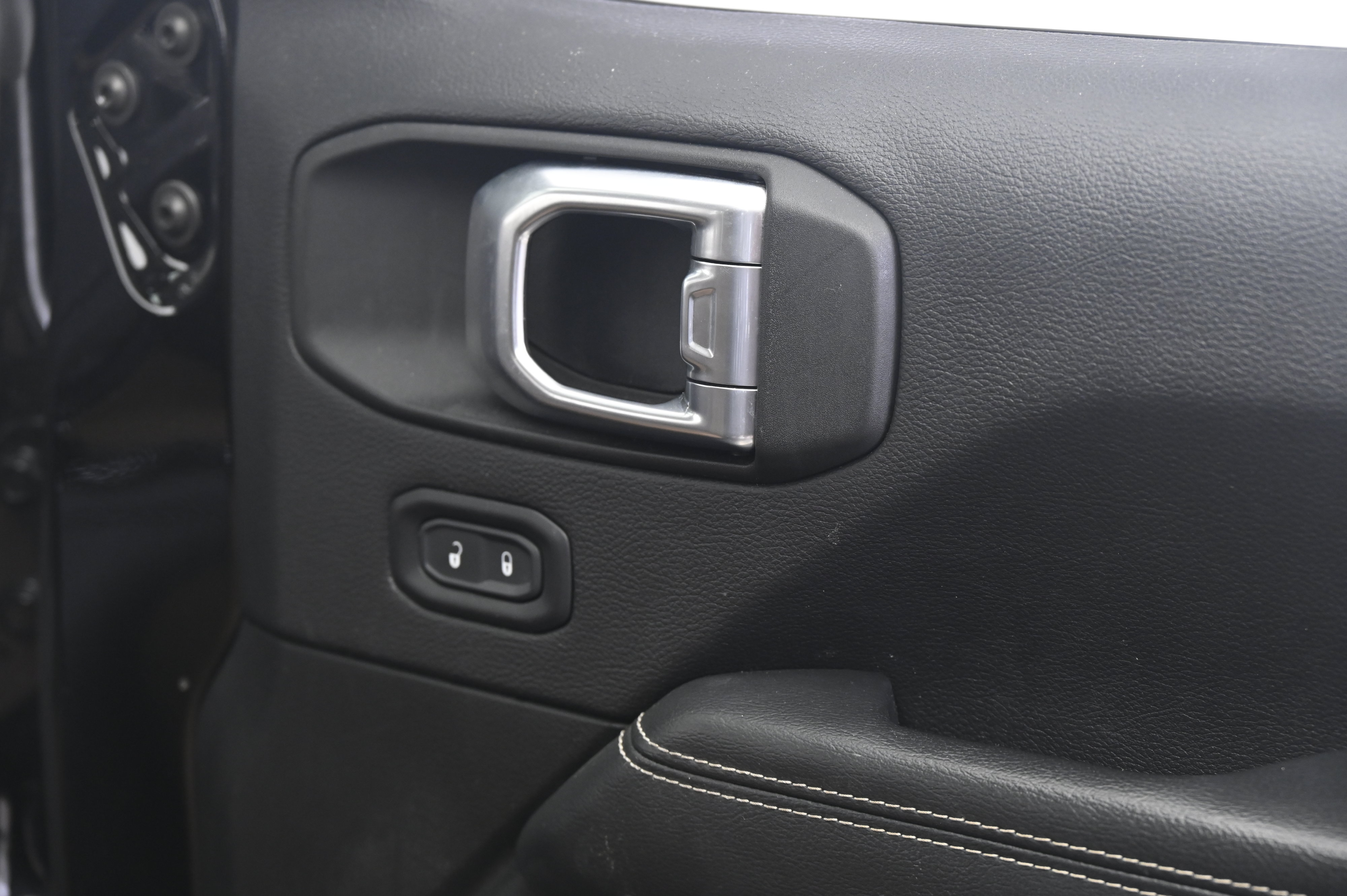 Used 2020 Jeep Wrangler Unlimited Sahara AWD/4WD image 21
