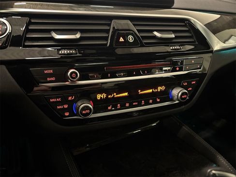 Used 2018 BMW 530i xDrive image 19