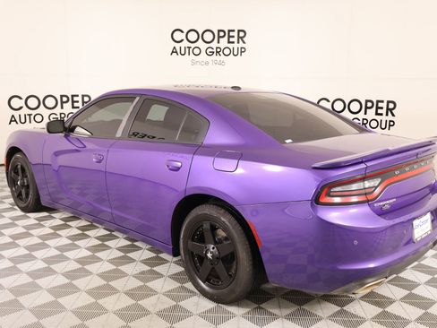 Used 2018 Dodge Charger SXT image 21