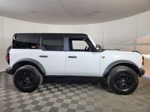 New 2025 Ford Bronco Badlands image 8